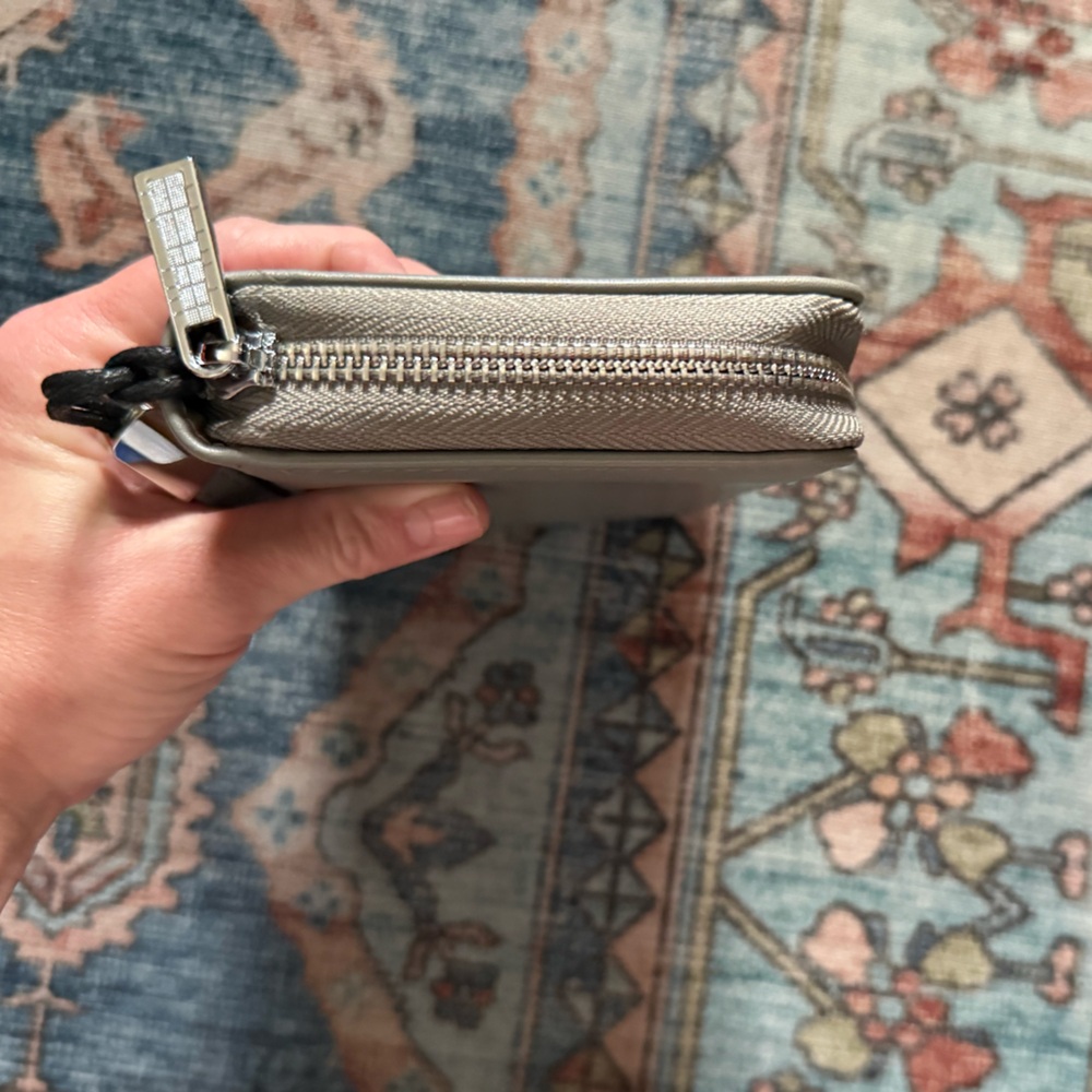 3/$15 🌟
Taupe Accordion Zip Around Wallet Wristlet Organizer Large Capacity - Picture 6 of 6